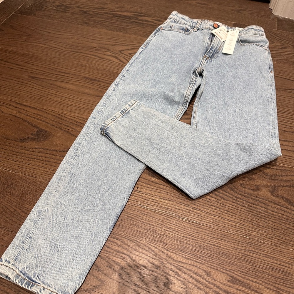 ZARA Mom Fit Jeans, Size 4, Colour Light Blue, Never Worn